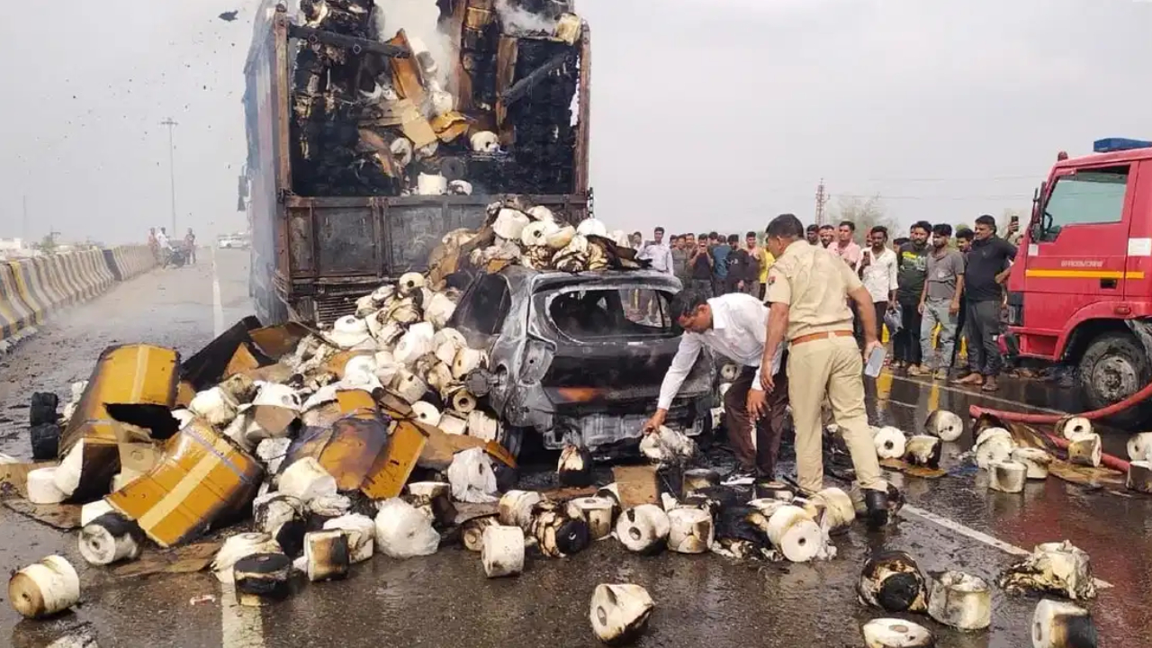 Two kids among 7 burnt alive in car-truck collision in Rajasthan